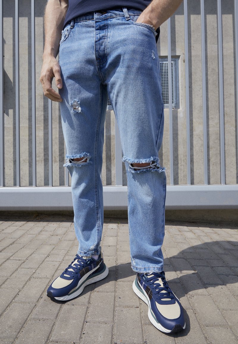 Herren Skinny Fit | Brave Soul CHEROKEEMB Jeans Straight Leg mid blue wash/blau - RA25421 Herren Skinny Fit | Brave Soul CHEROKEEMB Jeans Straight Leg mid blue wash/blau - RA25421