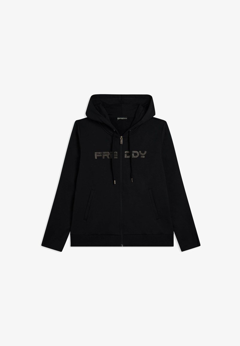Sudadera negra con cremallera, bolsillos frontales, capucha, cordones y "FREDDY" en tachuelas metálicas a lo largo del pecho.