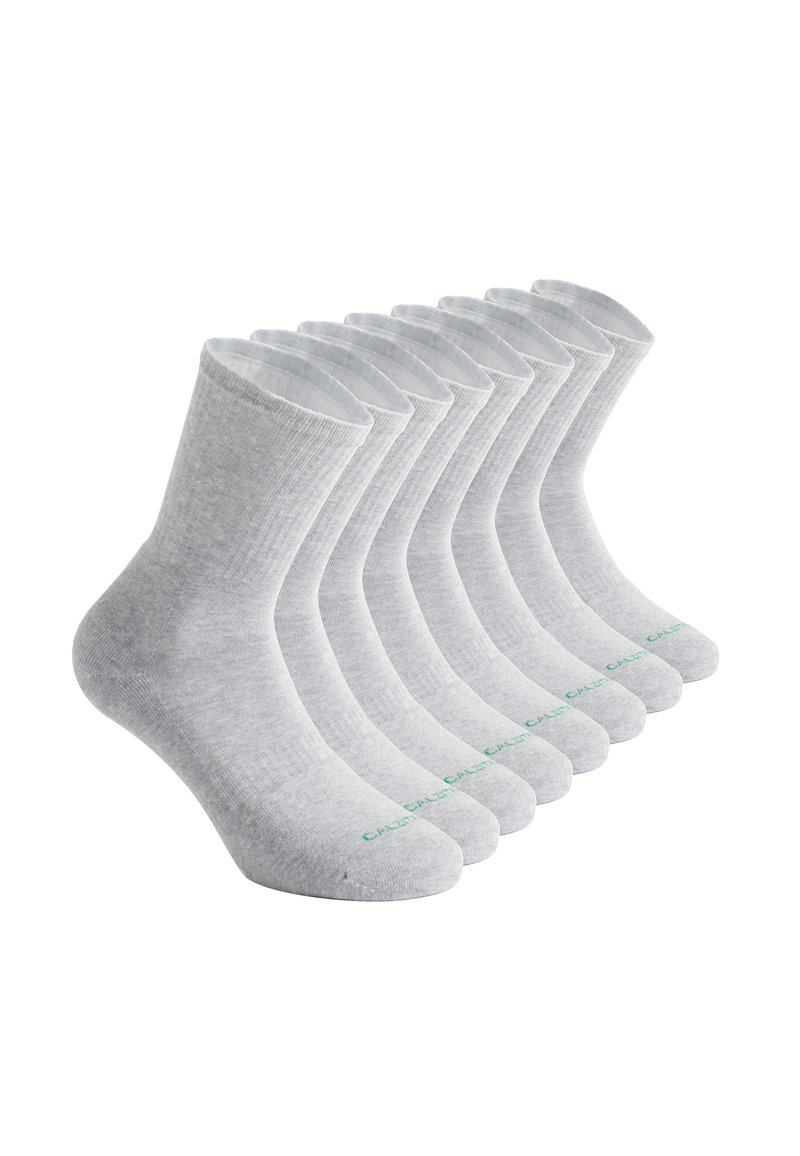 Graue Baumwollcrew-Socken, gerippte Textur, mit einem grünen Logo auf der Zehe. In einer Reihe präsentiert, was ein einheitliches Design verstärkt.