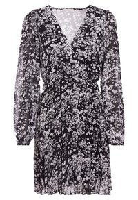 Robe noire à motifs floraux avec de longues manches transparentes, un col en V et une taille froncée. Le tissu présente un design léger et texturé.