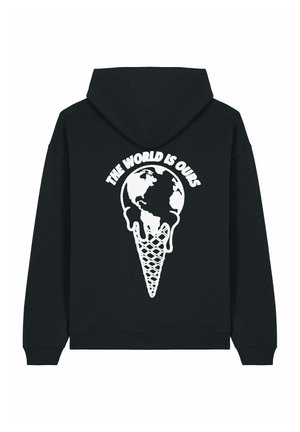 Haut à capuche noir avec un graphique imprimé blanc représentant un cône de crème glacée fondant avec un globe au-dessus et le texte "LE MONDE EST À NOUS."
