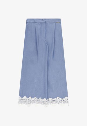 Gonna midi in denim azzurro chiaro con fascia in vita con bottoni e rifinitura in pizzo floreale bianco lungo l'orlo.