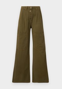 Pantalons large en coton de couleur olive. Présentent une taille haute, quatre grandes poches et une fermeture à l'avant à cinq boutons avec des coutures visibles.