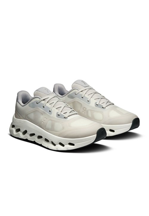 On Zapatillas de deporte grises de diario Cloudtilt Remix de — photo 2