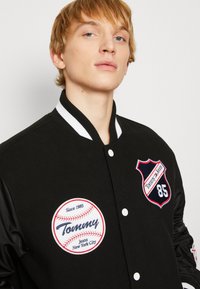 Giubbotto Tommy Jeans 
