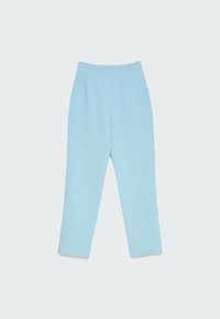 Ljusblå skräddarsydda byxor med veck, raka ben och en slät yta. Designade med en hög midja för en strukturerad passform.