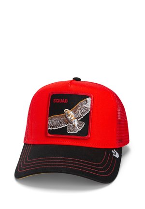 Casquette rouge et noire avec un dos en mesh ; présente un patch brodé d'un faucon avec l'inscription "SQUAD" à l'avant. Visière incurvée et coutures contrastées.