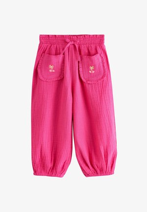 Svetloružové nohavice pre batoľatá s elastickým pásom a manžetami, s dvoma prednými vrúbkovanými vreckami vyšívanými malými motívmi čerešní.