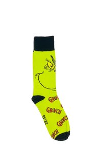 Calcetines amarillos brillantes con un gráfico del Grinch, acentuados con un puño y pie negros, y un texto repetido "Grinch" en rojo. Material de punto suave.