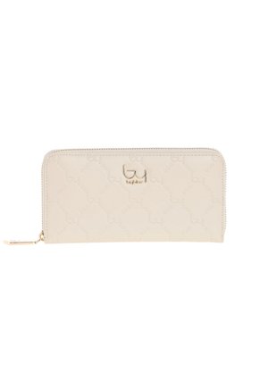 Portafoglio beige con zip intorno, motivo logo in rilievo ripetuto e piccolo emblema metallico del marchio sul davanti.