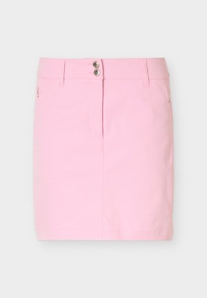 Vaaleanpunainen suoramallinen minihame, jossa on kaksinkertainen hopeinen napitus, vyölenkit ja vetoketjulliset sivutaskut, yksivärisellä valkoisella taustalla.