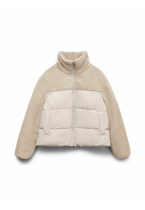 Chaqueta beige de forro polar sherpa con paneles delanteros acolchados, cierre de cremallera, cuello alto y bolsillos laterales.
