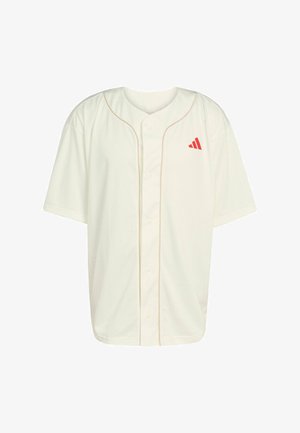 Biela sieťová bejzbalová dres s krátkymi rukávmi, s jemným béžovým lemovaním a červeným logom Adidas v hornej ľavej oblasti hrude.