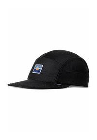 Svarte cap med strukturert design, med teksturert stoff, buet skygge og en fargerik fjell-logo på forsiden.