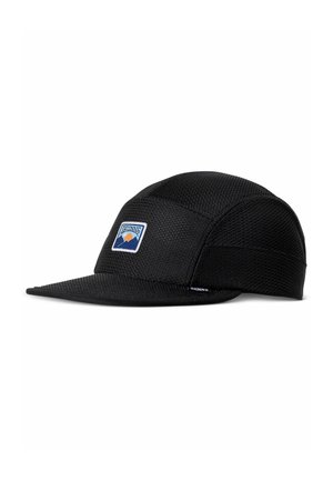 Svarte cap med strukturert design, med teksturert stoff, buet skygge og en fargerik fjell-logo på forsiden.