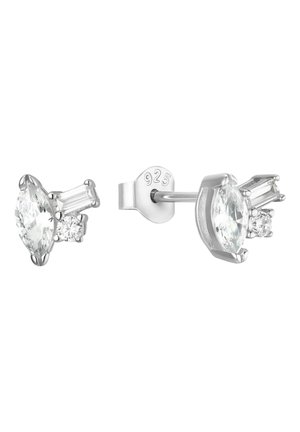 Sterling-hopeaiset nappikorvakorut, joissa on kolme kirkasta jalokiveä: marquise-, baguette- ja pyöreä leikkaus, kiinnitetty läpipainettavilla lukkoilla.