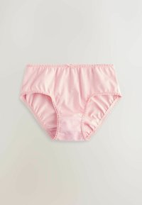 Bløde lyserøde bomulds trusser til kvinder med elastisk kant og lille dekorativ sløjfe på taljebåndet, lagt fladt på ensfarvet baggrund.