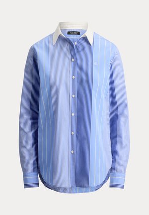 Μακρυμάνικο πουκάμισο με κάθετες μπλε και λευκές ρίγες, λευκό γιακά και λεπτό κεντημένο λογότυπο στο στήθος.