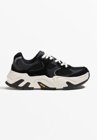 OYSHO Sportcipő - black