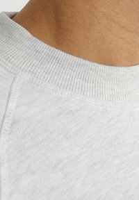Jack & Jones MIT RUNDHALS - Sudadera - white melange
