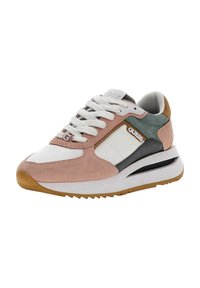 Le sneaker presentano un mix di materiali, tra cui suede e mesh. I colori includono rosa, bianco, grigio e una suola in gomma; laccetti e logo in evidenza inclusi.