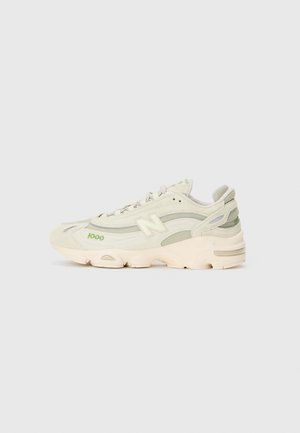 M1000 UNISEX - Trainers - off white/green