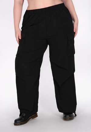 PLUS SIZE  - Pantalones cargo - black