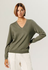 Rodier V-NECK - Strickpullover - olive