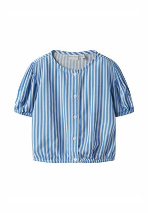 Chemise à manches courtes boutonnée en rayures verticales bleues et blanches, avec un col arrondi et des manches bouffantes froncées avec des poignets élastiques.