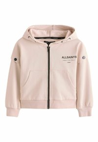 Svijetloružičasti hoodie sa zipom, mekan materijal, prednje torbe, crni zip, sivi detalji i logotip brenda otisnut na prsima. Ima kapuljaču.