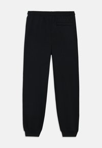 Schwarze Sweatpants aus weichem Material mit einem elastischen Bund, schmal zulaufenden Bündchen und einer Tasche auf der Rückseite für Stauraum. Einfaches, funktionales Design.