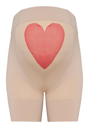 Pantaloncini modellanti beige con un motivo a cuori rossi textured sulla parte anteriore e bordi senza cuciture, dotati di vita alta e materiale morbido.