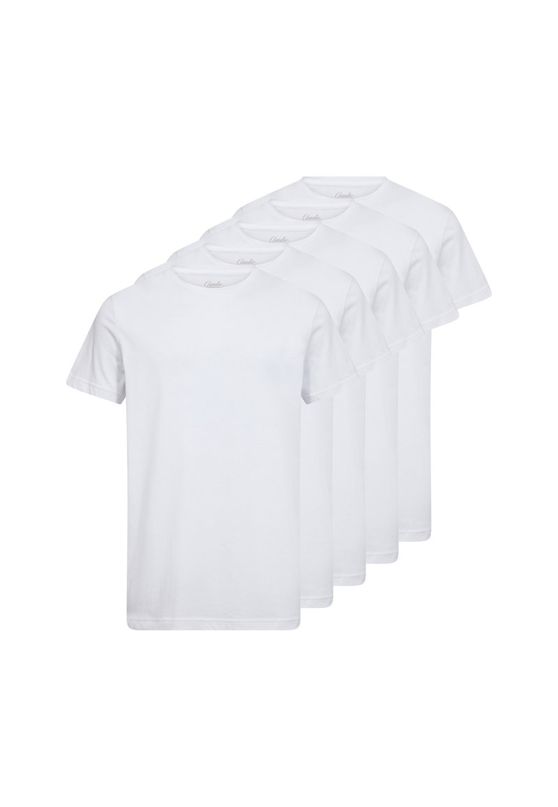 Fem ensfarvede hvide kortærmede t-shirts stakket. Lavet af bomuld med rund hals. Glat tekstur, uden mønstre eller designs.