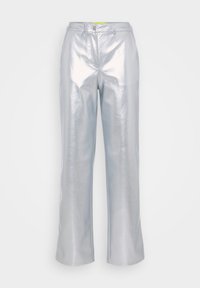 Nevybráno, silver