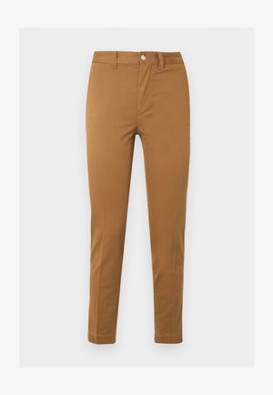 Pantalon chino beige avec une coupe ajustée, doté d'une fermeture à bouton, de passants pour ceinture et de poches latérales, confectionné dans un tissu en mélange de coton lisse.