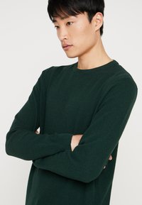 Pier One Strickpullover - mottled dark green