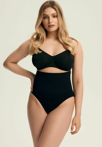 Czarny bodysuit z wysokim stanem, o wyciętym designie i dekolcie w kształcie litery V, charakteryzujący się gładką teksturą i minimalistycznym stylem.