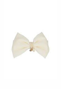 Grande fiocco in satin color crema con una banda centrale di perle finte e un ciondolo in tono oro. Texture liscia con un design delicatamente drappeggiato.