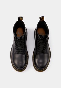 Dr. Martens Stivaletti stringati - black