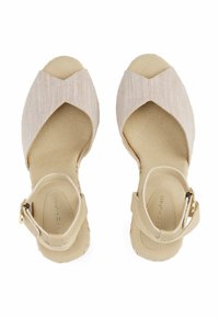 Sandali espadrilles beige con cinturini incrociati in tessuto, punta rotonda e cinturino alla caviglia regolabile. Texture liscia con accenti di lucentezza sottili.