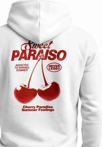 Weißer Hoodie mit rotem Text und Kirschen-Grafik. Der Text umfasst "Sweet PARADISO", "Addicted to Spring/Sommer" und "Cherry Paradise Summer Feelings".