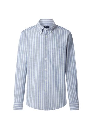 Camisa de botones azul claro con rayas verticales blancas, de tela de algodón, de mangas largas, con cuello extendido y un bolsillo en el pecho con la marca.