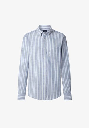 Camicia azzurra chiara con righe bianche verticali, in cotone, maniche lunghe, colletto aperto e taschino sul petto con logo.