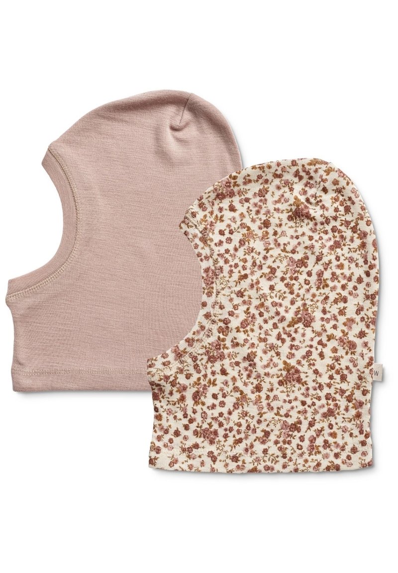 Twee baby mutsen: de ene is effen lichtroze, de andere heeft een crèmekleurige achtergrond met een bloemenpatroon in roze en bruine tinten. Zacht, rekbaar materiaal.