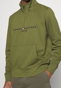 Tommy Hilfiger Sweater - olive