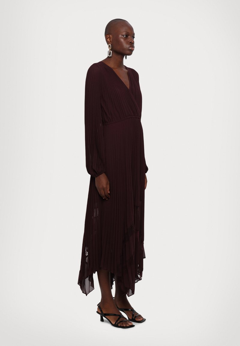 the kooples burgundy dress ROBE - Maxi Fit:FIRST TIME ORDER: At-Home Fitting with Bio-Foam® Precision Foot Molds It’s defined by its SCH000702_PAT_S Arugula Salad with Blue