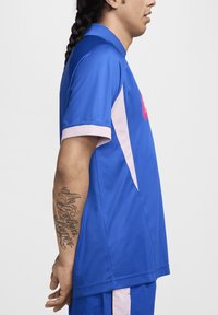 Nike Sportswear AIR - Polo shirt - game royal pink foam hyper pink