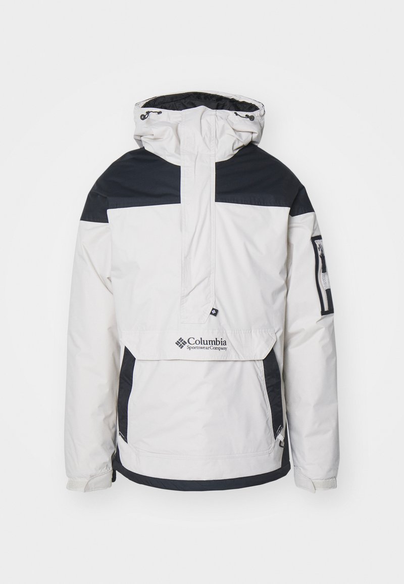 Biała i granatowa kurtka anorak z półzamkiem, elastycznymi mankietami, kapturem z regulowanym sznurkiem oraz przednią kieszenią z logo Columbia.