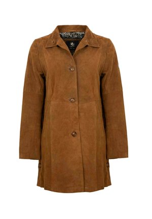 Brauner Wildledermantel in knieumspielender Länge mit Knopfverschluss, langen Ärmeln, Kragen und innenliegender Leopardenmuster-Fütterung, die am Ausschnitt sichtbar ist.