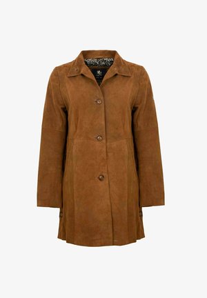 Brauner Wildledermantel in knieumspielender Länge mit Knopfverschluss, langen Ärmeln, Kragen und innenliegender Leopardenmuster-Fütterung, die am Ausschnitt sichtbar ist.